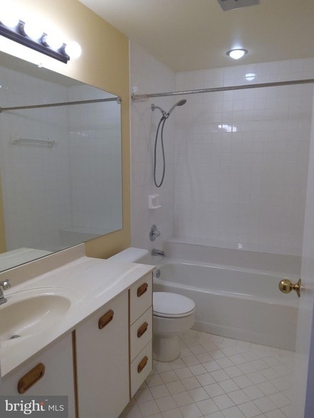 Building Photo - 2109 Woodbox Ln Unit 2109B