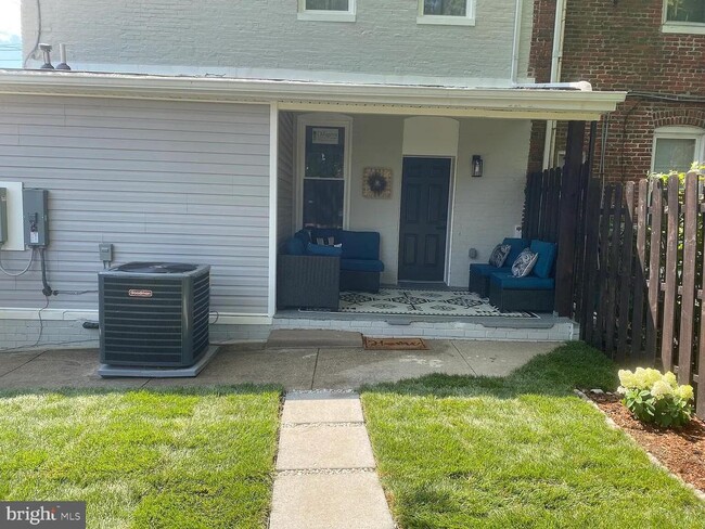 Building Photo - 2912 Grindon Ave