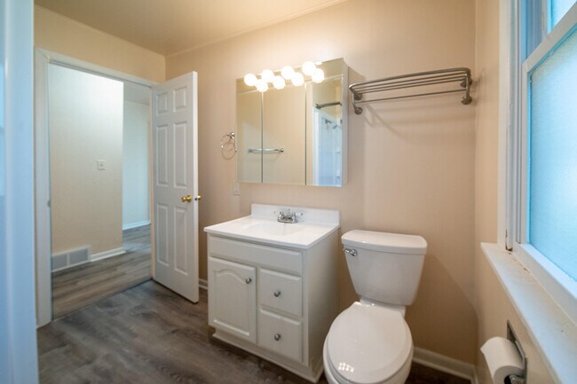 Building Photo - 1857 Willow Rd