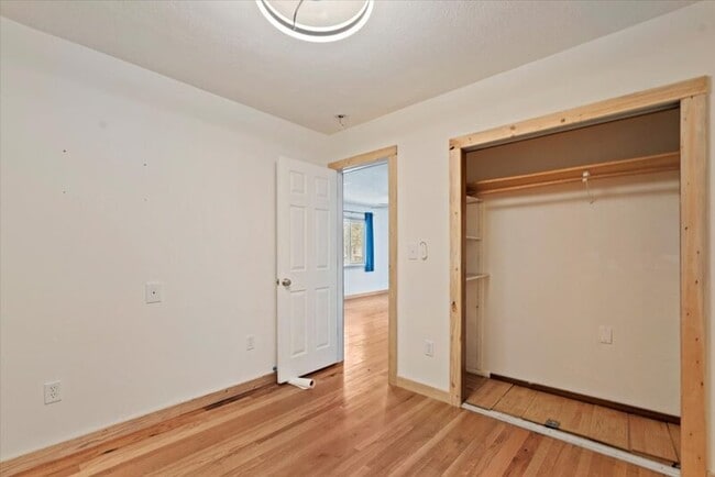 Building Photo - 203 E Ada St