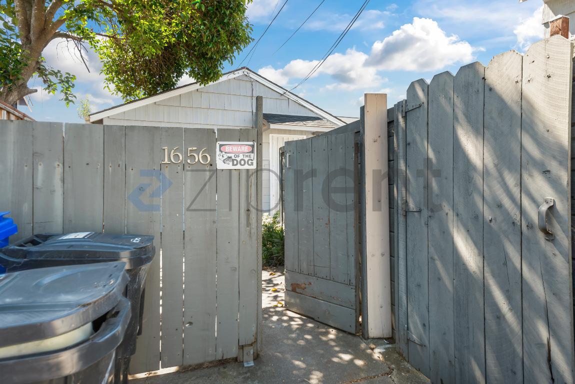Building Photo - Unit