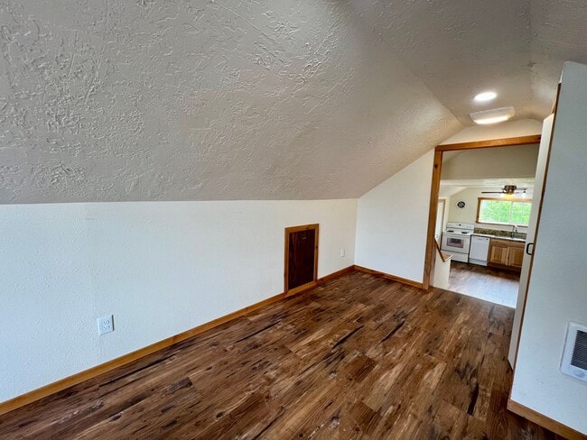 Building Photo - Charming Barn-Style 1BD/1BA – Country Setting