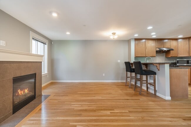 Building Photo - 2bd/2.5ba Seattle Townhome