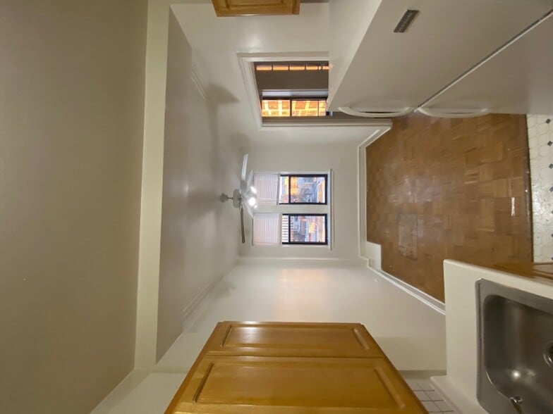 Building Photo - 1263 W Pratt