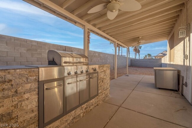 Building Photo - 879 Cozy Valley St