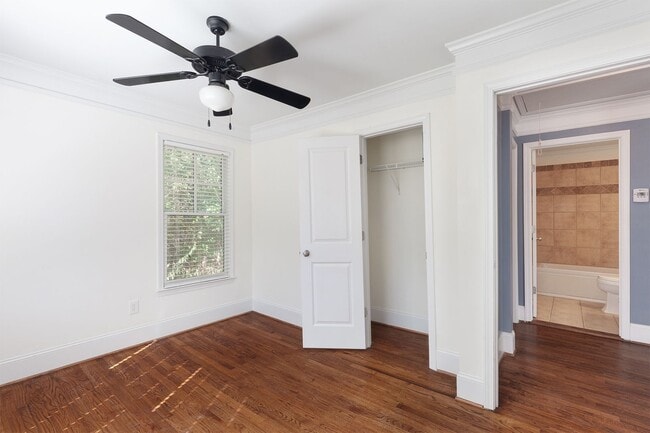 Building Photo - Updated 3/2 Bungalow w/ Large Backyard & M...