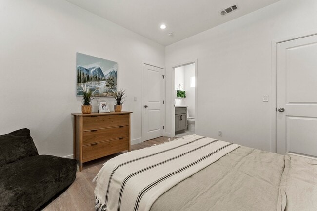 Building Photo - Showing Times: Every Mondays and Wednesdays 4:00 PM - 5:00 PM Every Saturdays 12:00PM - 1:00PM