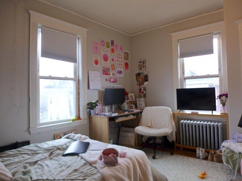 Building Photo - 12 Cherokee St