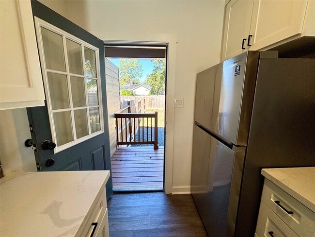 Building Photo - 406 McPhail St