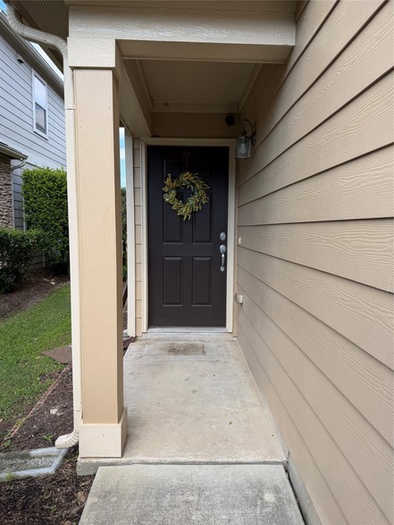 Building Photo - 16010 Limestone Lake Dr