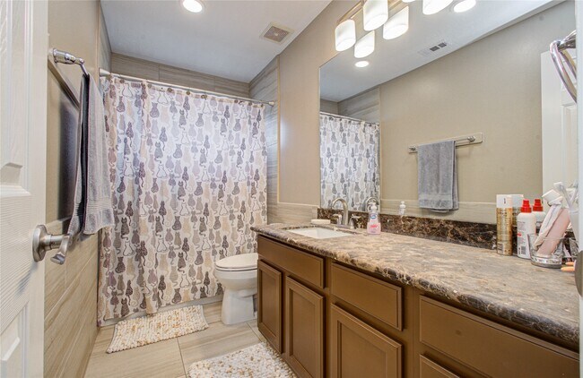 Building Photo - 1510 Lake Grayson Dr