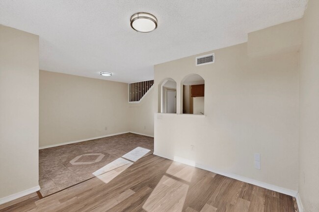 Building Photo - 4 bedroom 2.5 bath home in East El Paso!