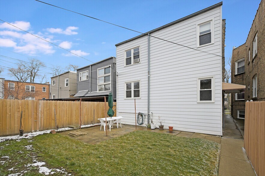 Building Photo - 5746 N Maplewood Ave