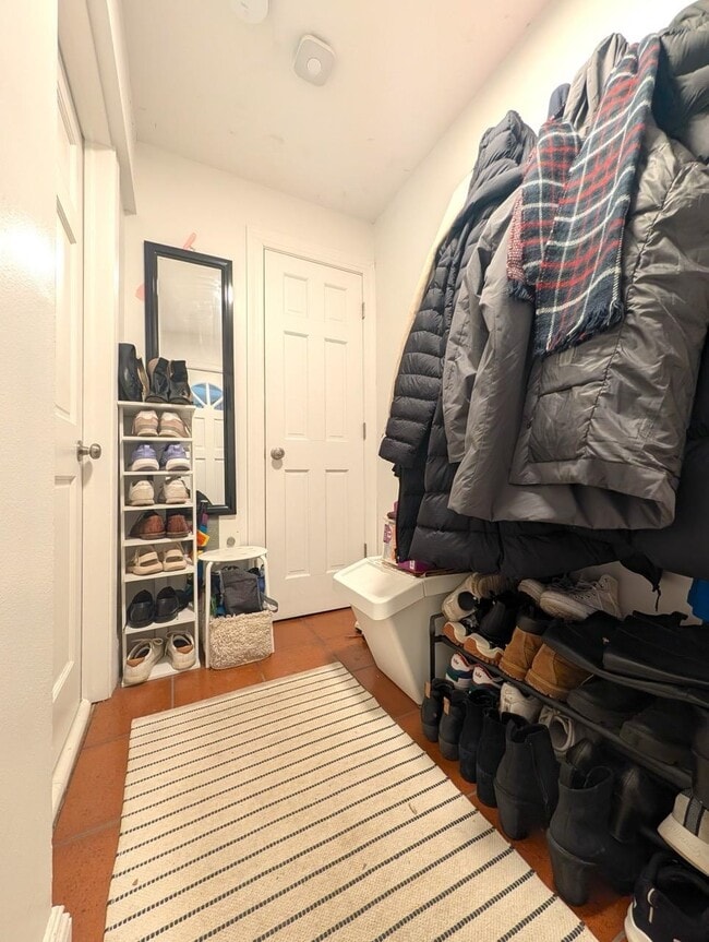 Building Photo - 332 York St