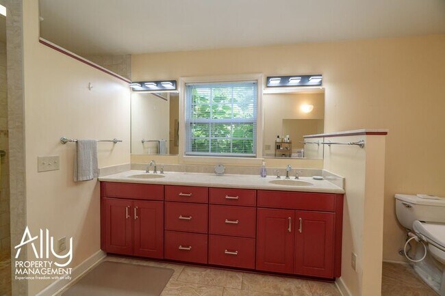 Building Photo - 2733 Southern Hills Ct