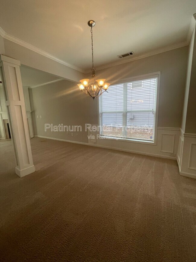 Building Photo - 5545 Weddington Dr