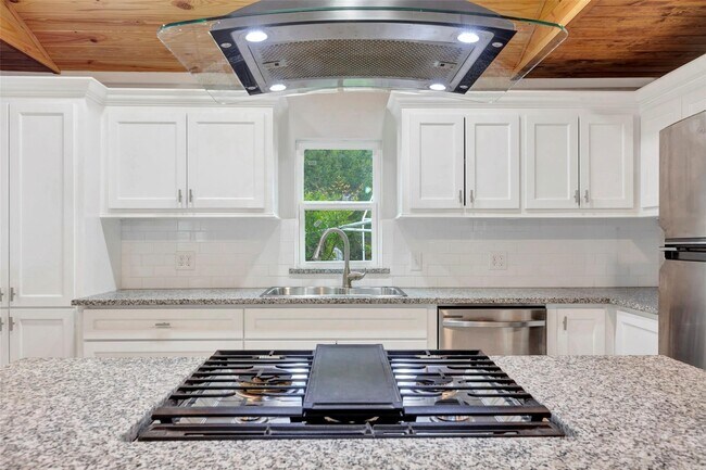 Building Photo - 618 Harvard St