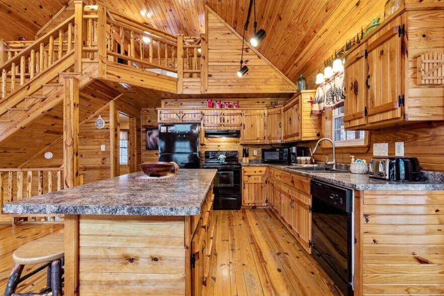 Building Photo - 4040 Hickory Hollow Way
