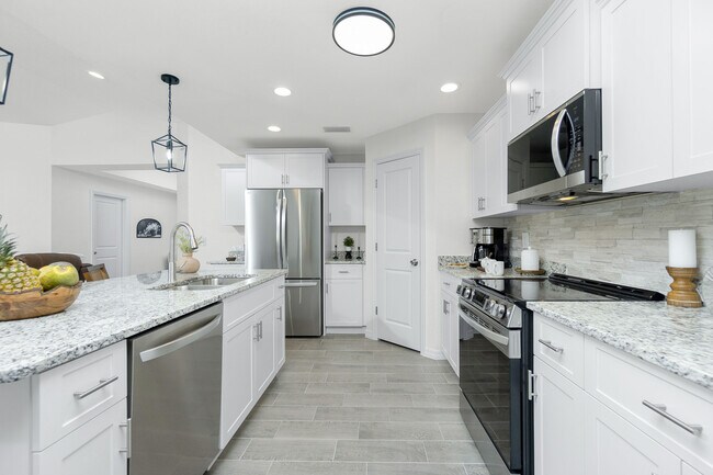 Building Photo - 114 Lomas Rd