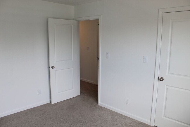 Building Photo - Now Available! Newer 4 BR Home in Decatur Schools!