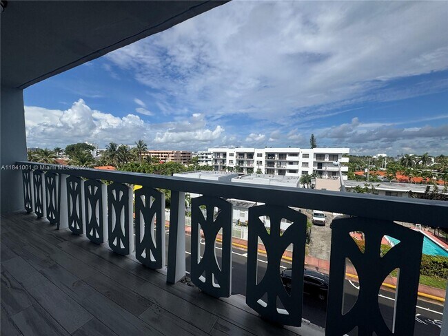 Building Photo - 8233 Harding Ave