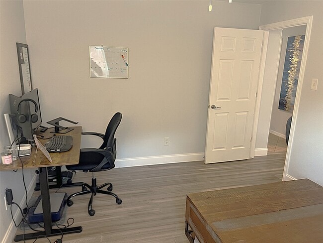 Building Photo - 8426 Hunters Village Dr