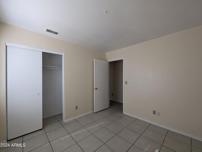 Building Photo - 11941 N 69th Ave