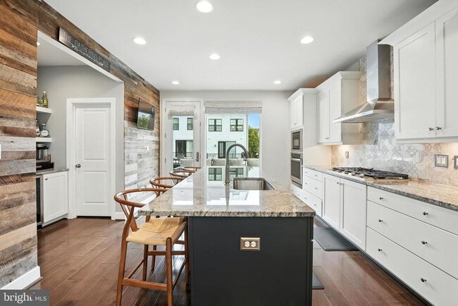 Building Photo - 610 Watermans Dr