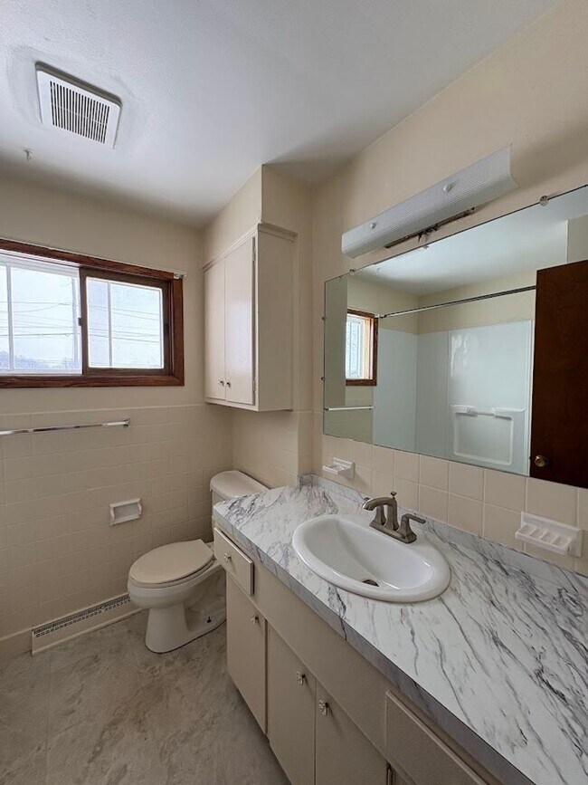 Building Photo - 5032 S Main St