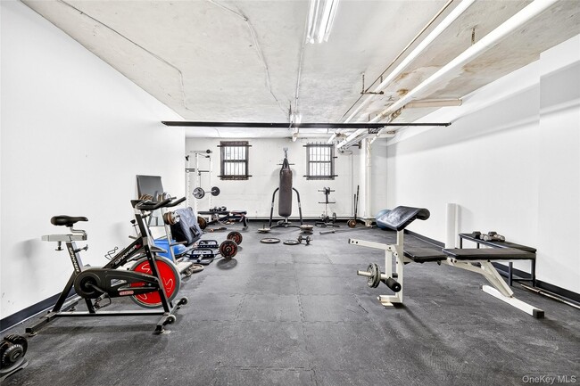 Building Photo - 2 Greenridge Ave