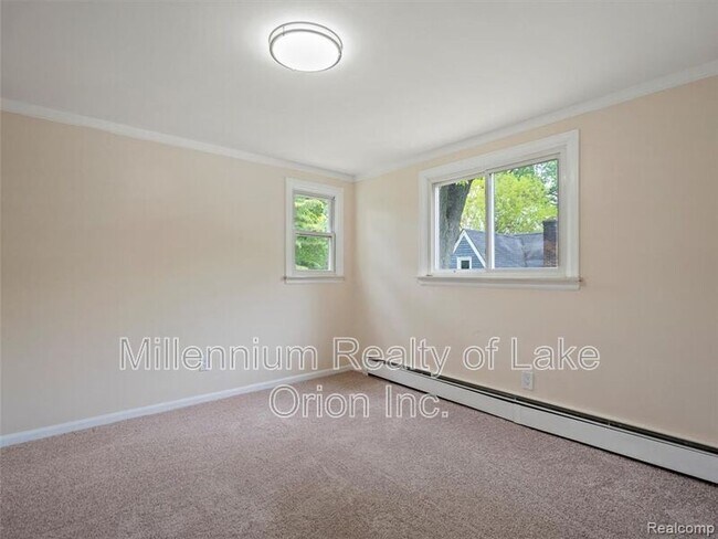 Building Photo - 24034 Meadowlark St