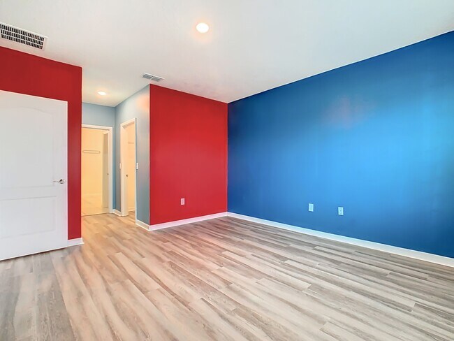 Building Photo - 3348 Perennial Ln