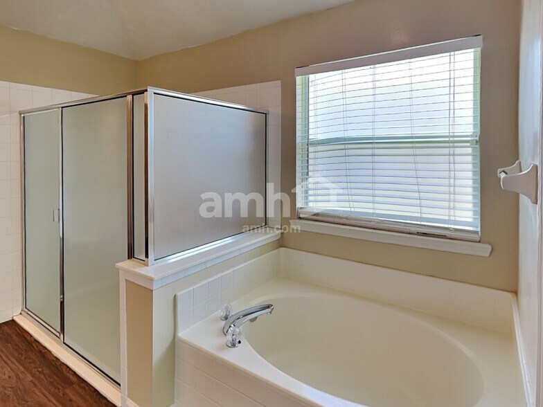 Building Photo - 8745 Edgebrook Ct