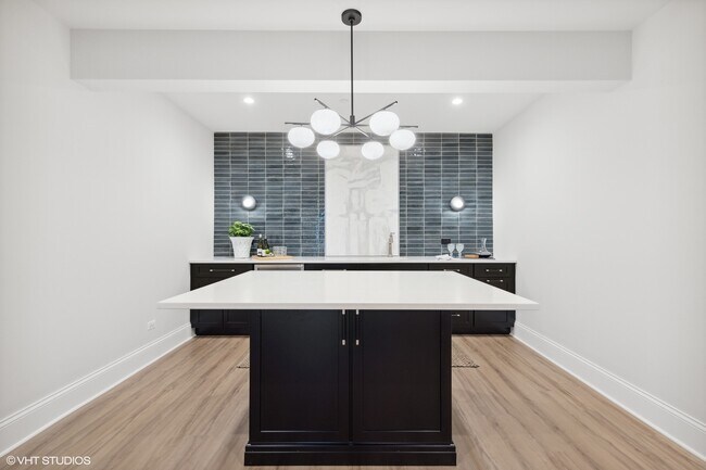 Building Photo - 1123 Pin Oak Dr