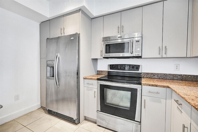 Building Photo - 1830 Radius Dr