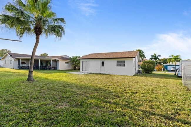 Building Photo - 9500 NW 74th Ct