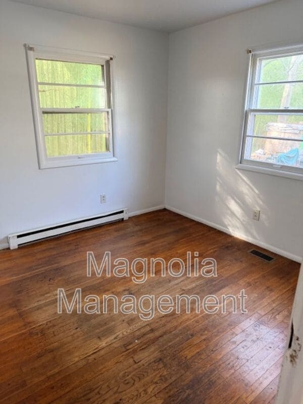 Building Photo - 820 Arrow St