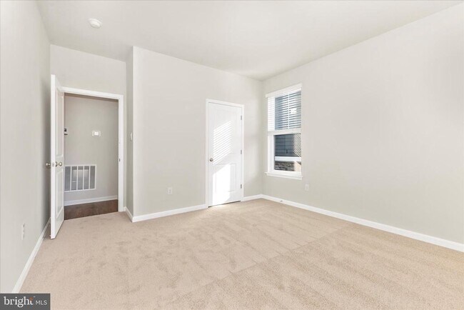 Building Photo - 461 Hanson St