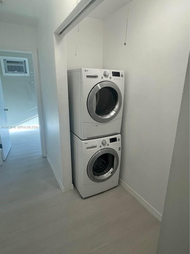 Building Photo - 4991 SW 27th Ave