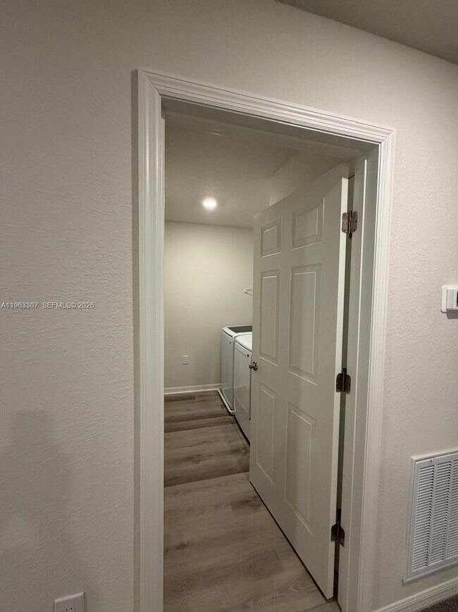 Building Photo - 415 Crossings Ave