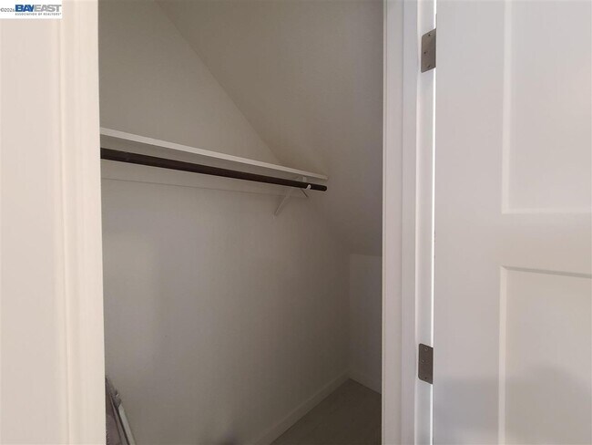 Building Photo - 749 Palomino Dr