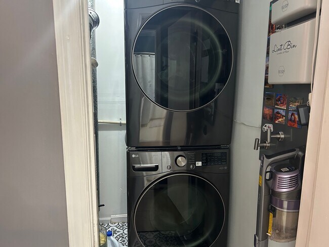 Building Photo - 13 Quince Ct