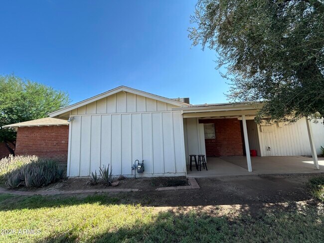 Building Photo - 3122 E Montecito Ave
