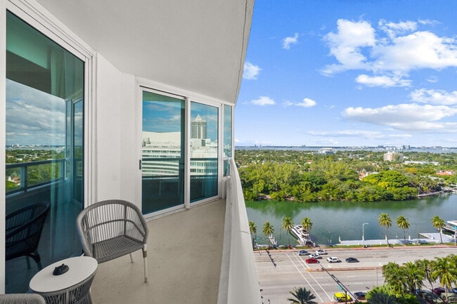 Building Photo - 4401 Collins Ave