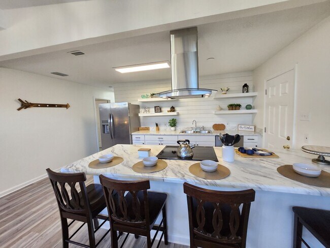 Building Photo - MOVE IN SPECIAL: HALF OFF first full month of rent!!!