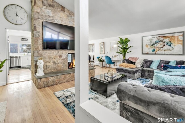 Building Photo - 110 Grenelle St