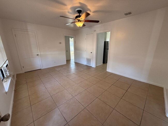 Building Photo - 368 Readwell Dr