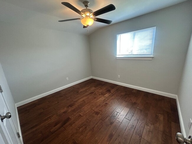 Building Photo - Adorable Two Bedroom in San Juan Bautista!