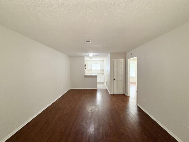 Building Photo - 3633 N MacGregor Way