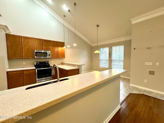 Building Photo - 900 Paradise Ln